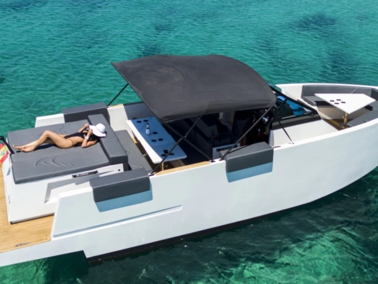 Huur een De Antonio 33 SEEA ONE in Ibiza Town