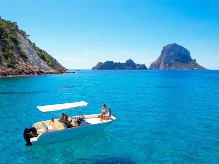 Huur een Invictus  Invictus 200SX in Sant Antoni de Portmany