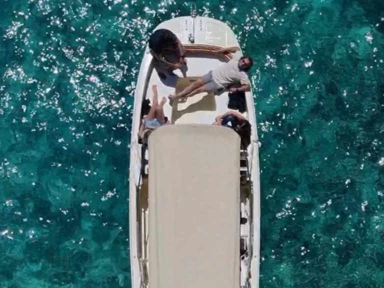 Bootverhuur Sant Antoni de Portmany goedkoop Invictus 200SX