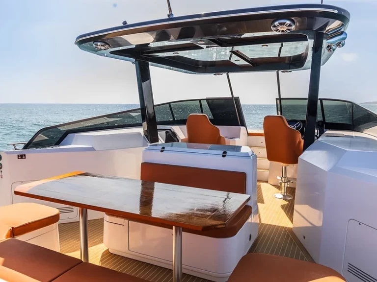 Huur Motorboot met of zonder schipper HOUSE OF HÜTTER in Ibiza Town