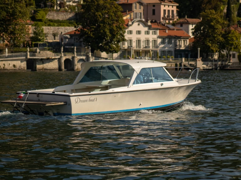 Huur Motorboot met of zonder schipper Bertram in Como (City)