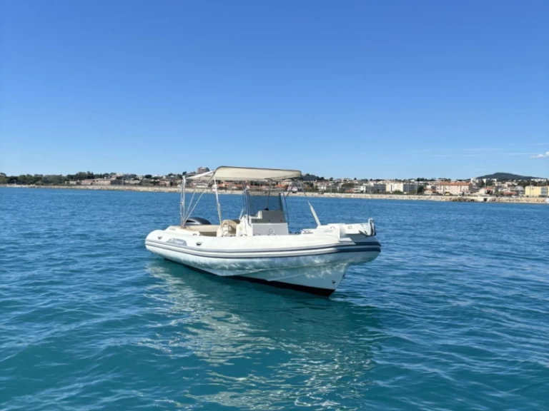 Bootverhuur Capelli Tempest 775 in Antibes via SamBoat