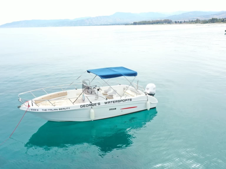 Motorboot te huur in Latchi voor de beste prijs