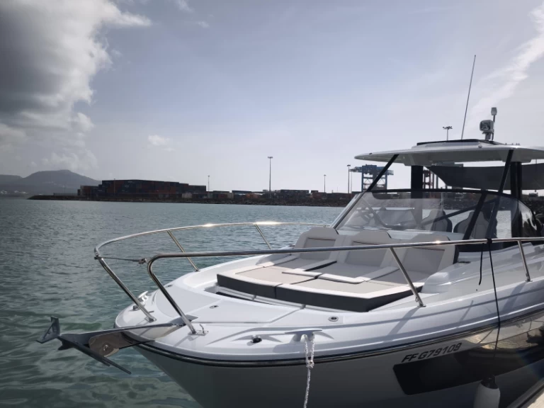 Verhuur Motorboot in Les Trois-Îlets - Jeanneau Cap Camarat 9.0 WA