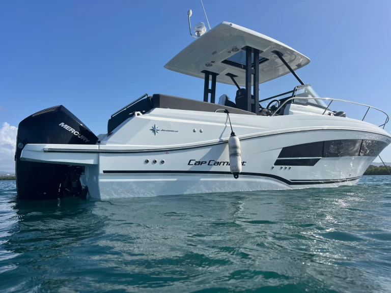 Huur een Jeanneau Cap Camarat 9.0 WA in Les Trois-Îlets