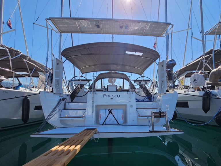 Bootverhuur Dufour Dufour 44 in Kaštel Gomilica via SamBoat