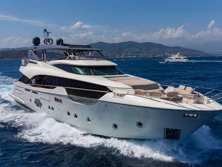 MonteCarloYachts Esmeralda of the Seas te huur van particulier of professional in Saint-Raphaël