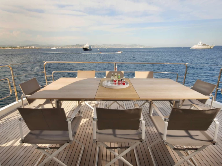 Verhuur Jacht in Saint-Raphaël - MonteCarloYachts Esmeralda of the Seas