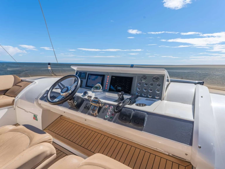 Huur een Princess, UK BLUE EYES in Antibes