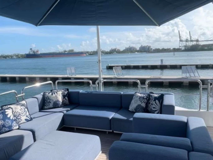 Huur een Azimut Satisfaction in Bahama's