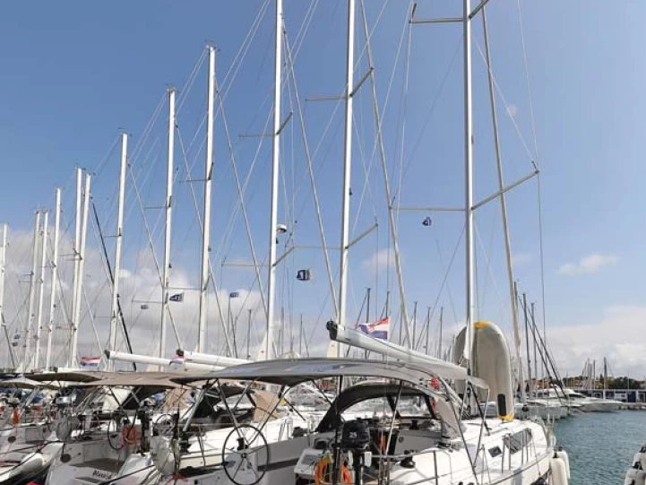 Huur Zeilboot met of zonder schipper Bavaria in Jezera