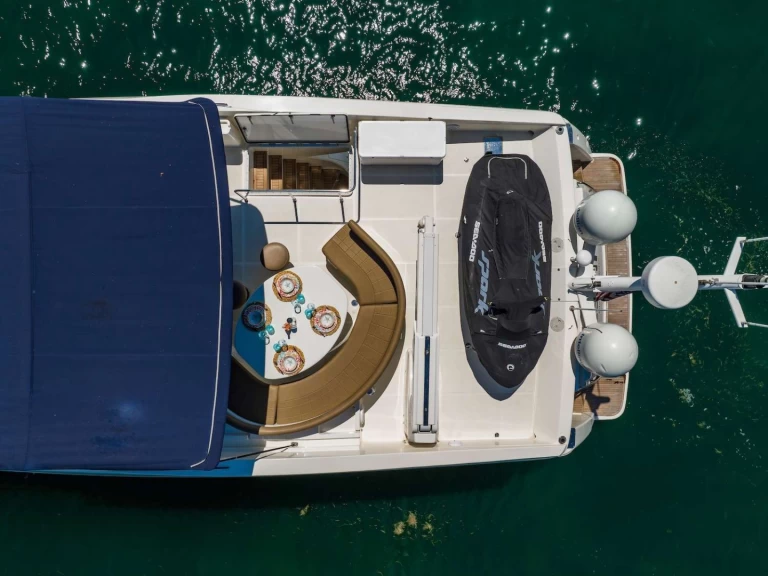 Huur Jacht met of zonder schipper Ferretti in Miami