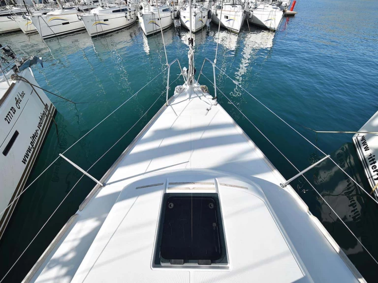 Huur een Dufour Dufour 382 Grand Large in Pula