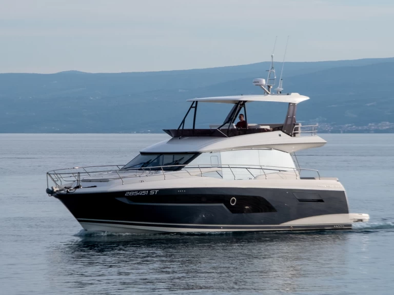 Huur een Jeanneau Prestige 520 Flybridge - 3 + 1 cab. in Split