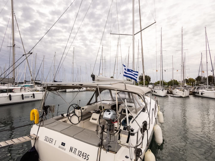 Huur een Bavaria Bavaria C45 in Álimos