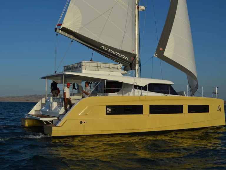 Verhuur Catamaran Aventura met vaarbewijs