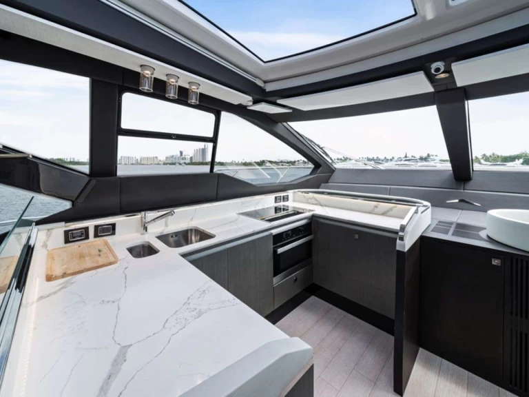 Bootverhuur Azimut Water You Doing in Miami via SamBoat