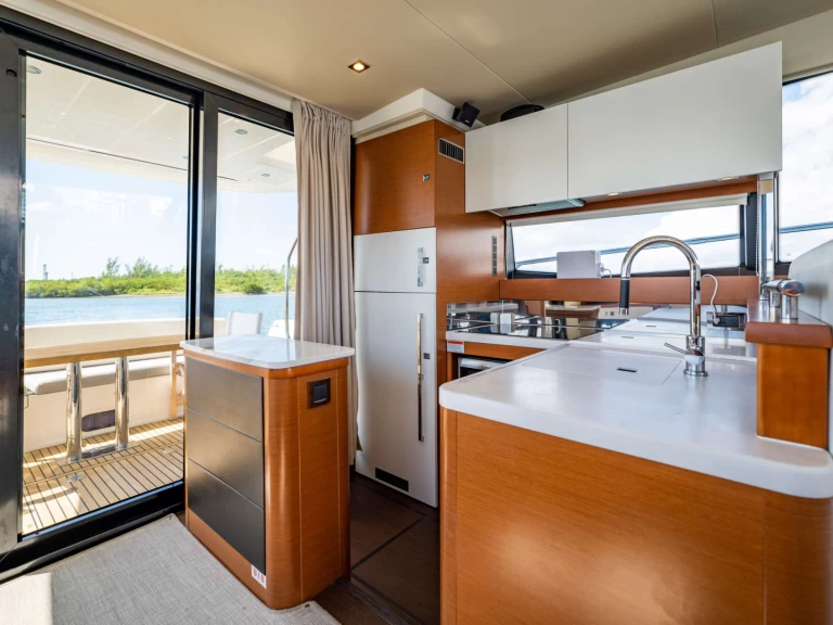 Huur een Prestige Yachts Whisky and Waves in Miami