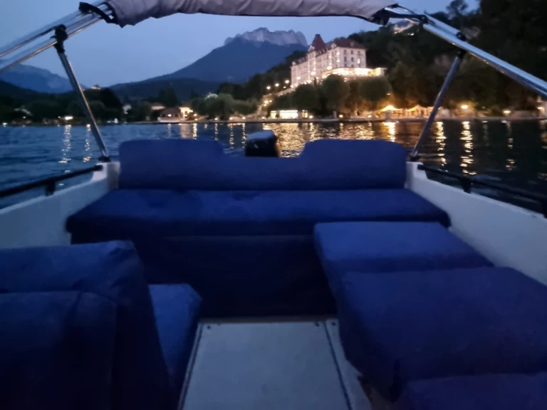 Motorboot te huur in Annecy voor de beste prijs