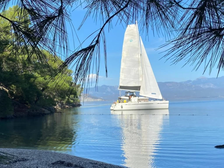 Bootverhuur Fethiye goedkoop Lagoon 450F 