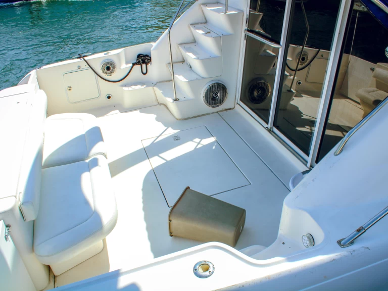 Huur een Sea Ray 450 fly bridge  in Miami