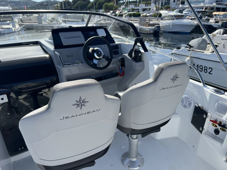 Jeanneau Cap Camarat 755 WA te huur van particulier of professional in Les Issambres