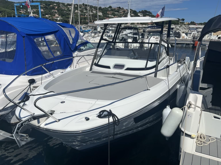 Verhuur Motorboot Jeanneau met vaarbewijs