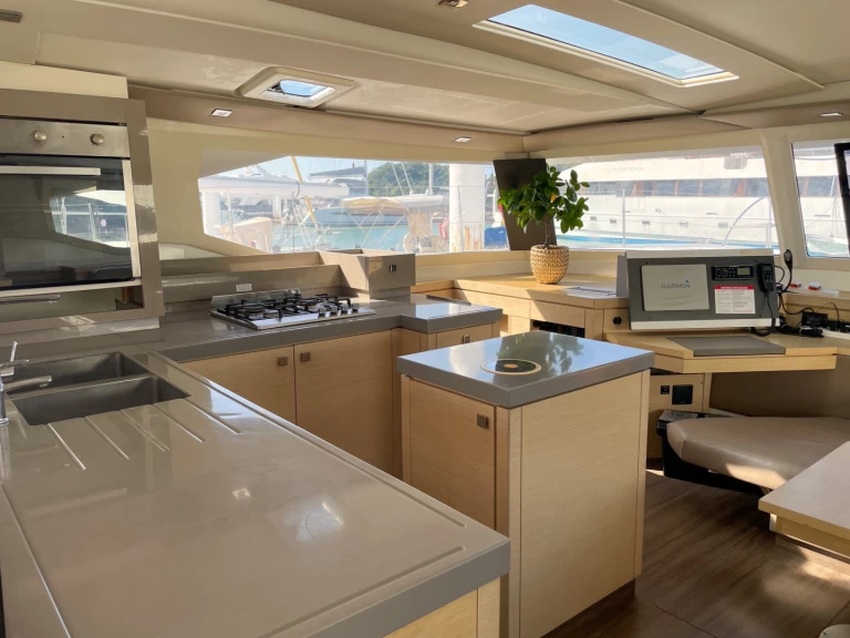 Verhuur Catamaran Fountaine Pajot met vaarbewijs