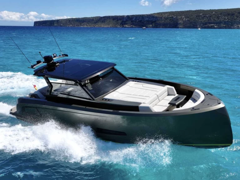 Huur een Vanquish VQ 45 in Ibiza Town