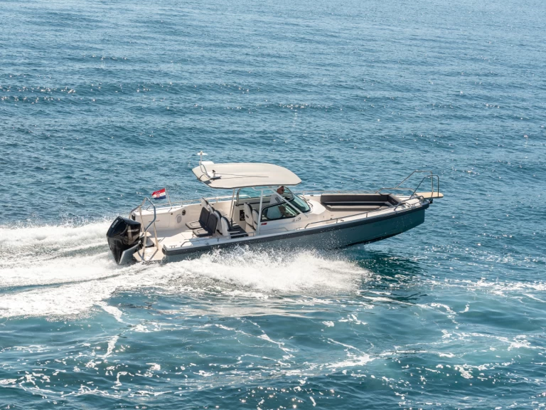 Bootverhuur Trogir goedkoop Axopar 28 T-Top