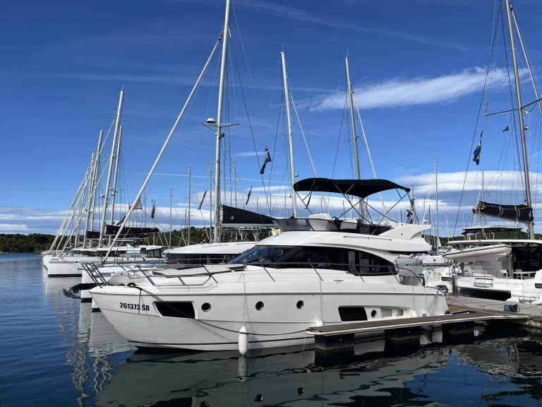 Verhuur Motorboot Bavaria met vaarbewijs