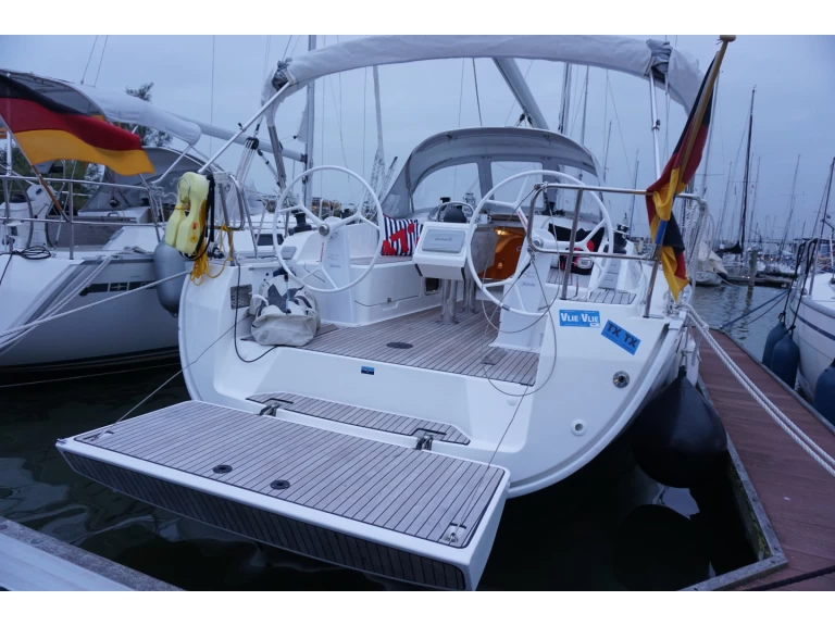 Jachthuur in Lemmer - Bavaria Cruiser 37 via SamBoat