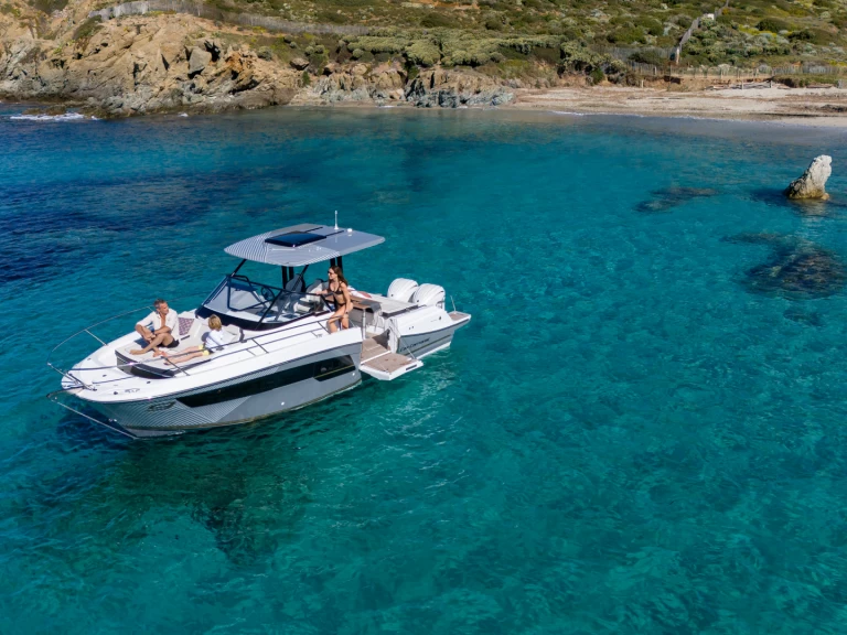 Huur een Jeanneau Cap Camarat 9,0 WA in Hyères