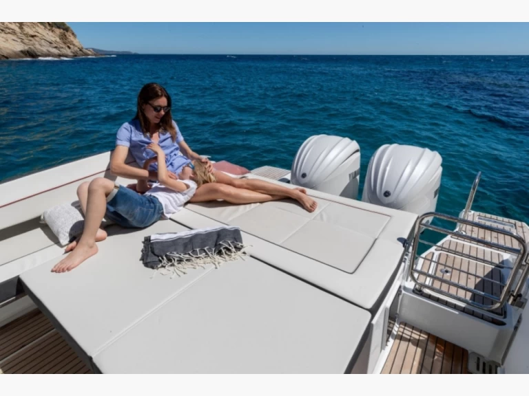 Bootverhuur Hyères goedkoop Cap Camarat 9,0 WA