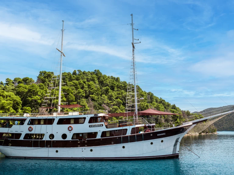 Jachthuur in Split -  M/Y via SamBoat