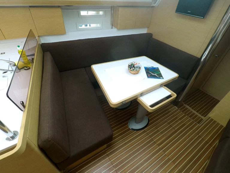 Verhuur Zeilboot in Šibenik - Elan Impression 444