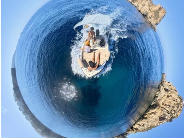 Estable Estable 400 Consola te huur van particulier of professional in Santa ponça