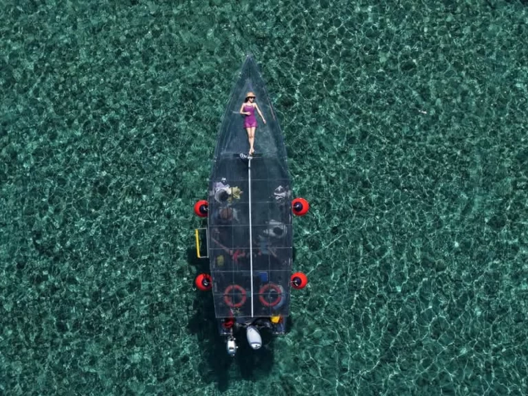 Huur een Custom Made Clear boat in Kerí