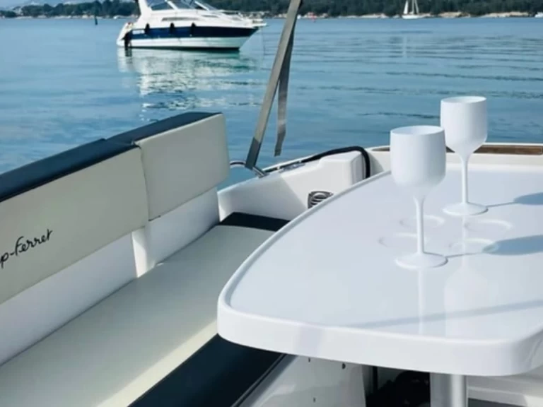 Motorboot te huur in Vieux Port Golfe-Juan voor de beste prijs