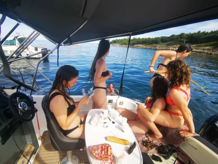 Huur een B2 Marine Ws 702 in Vieux Port Golfe-Juan