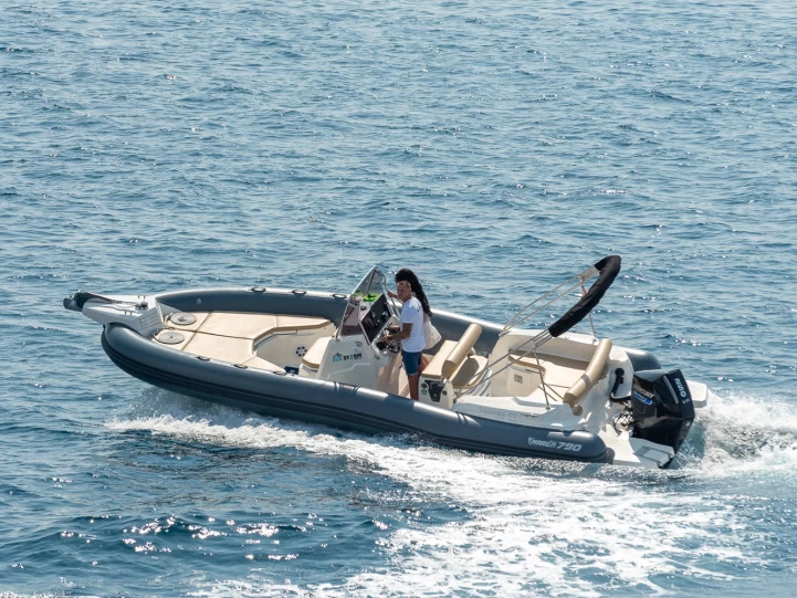 Marlin Boat 790 Pro Dynamic te huur van particulier of professional in Trogir