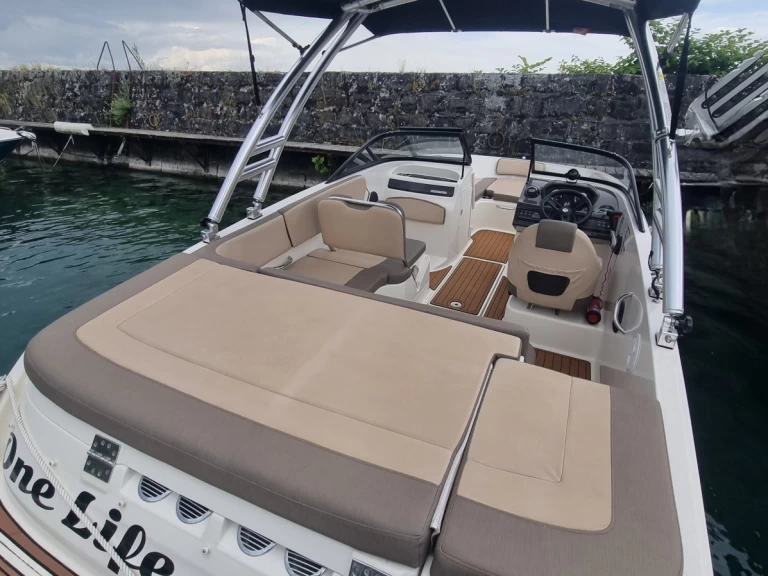 Verhuur Motorboot Bayliner met vaarbewijs