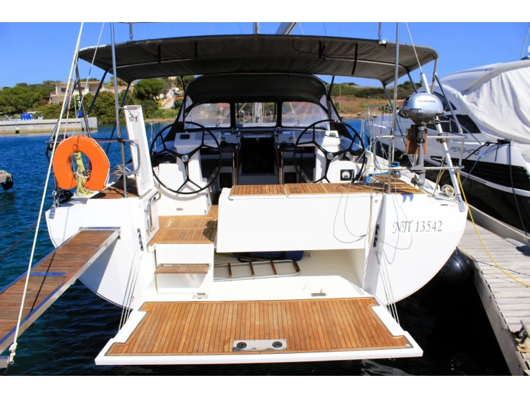 Huur een Bavaria Bavaria C45 in Lávrio