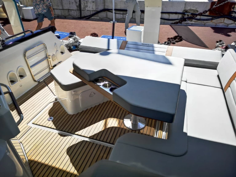 Huur Motorboot met of zonder schipper Bénéteau in Pula