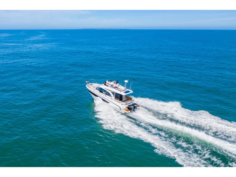 Bootverhuur Bénéteau Antares 11 FLY in Pula via SamBoat