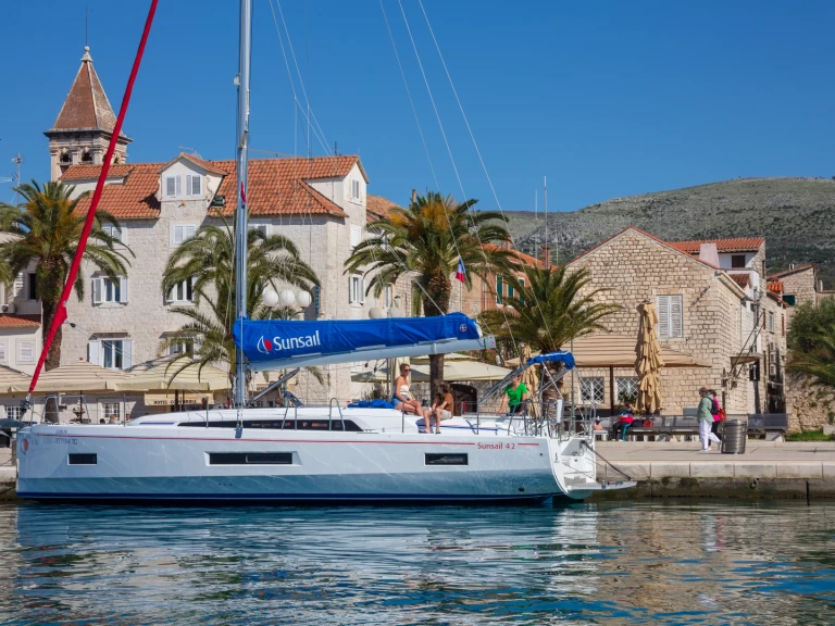 Bootverhuur Bénéteau Sunsail 42 in Marina (City) via SamBoat