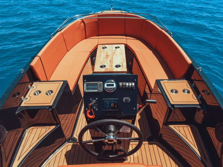 Bootverhuur FEMIS AQUA 615 T6 in Puerto Marina Benalmadena via SamBoat