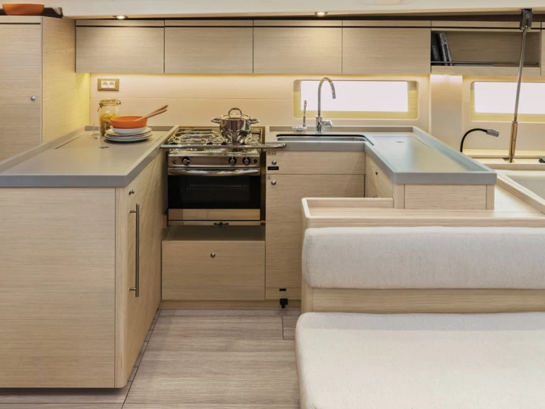 Jachthuur in Marina (City) - Bénéteau Oceanis 51.1 via SamBoat