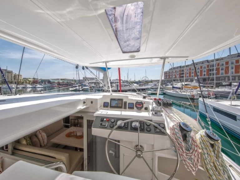 Huur een Leopard Leopard 40 in Marina (City)