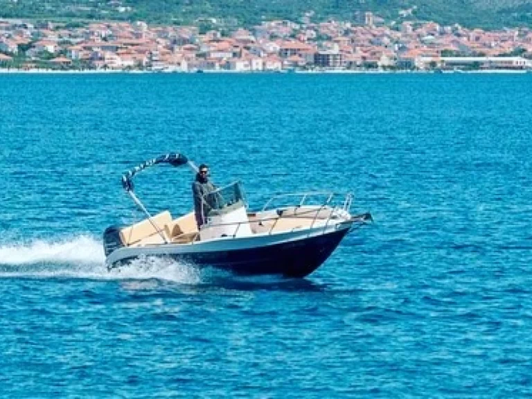 Motorboot te huur in Trogir voor de beste prijs